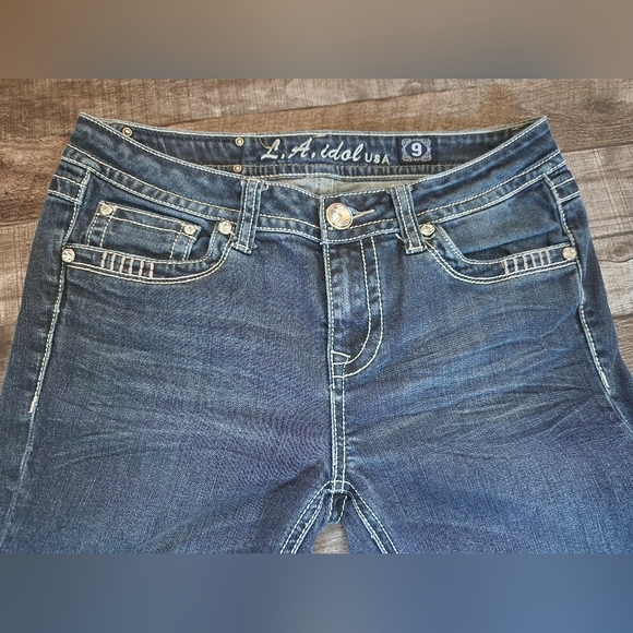 L.A Idol Denim Cropped Capris - Picture 4 of 12
